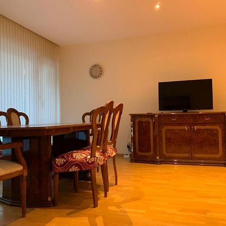 Lovely Two Bedroom Apartment With Free Parking Amberes Exterior foto