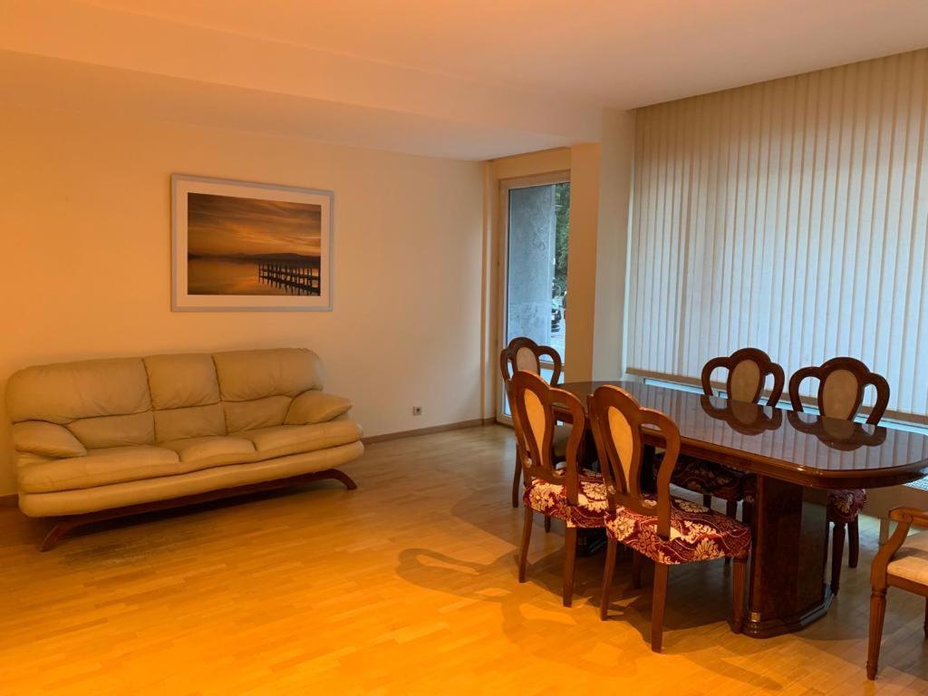 Lovely Two Bedroom Apartment With Free Parking Amberes Exterior foto