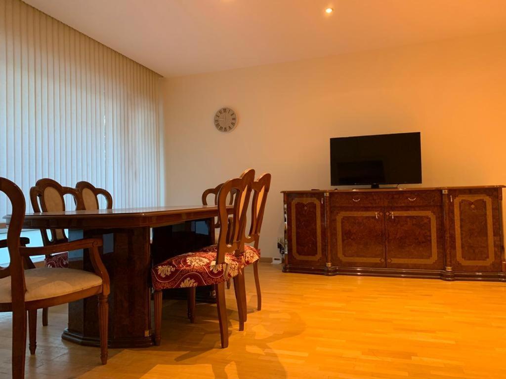 Lovely Two Bedroom Apartment With Free Parking Amberes Exterior foto