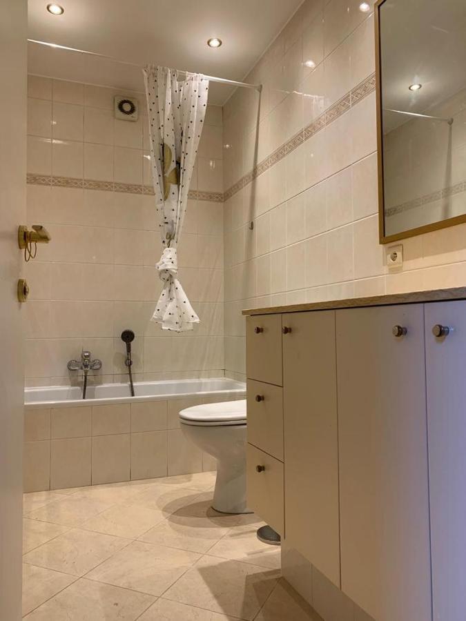 Lovely Two Bedroom Apartment With Free Parking Amberes Exterior foto