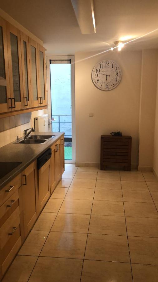 Lovely Two Bedroom Apartment With Free Parking Amberes Exterior foto