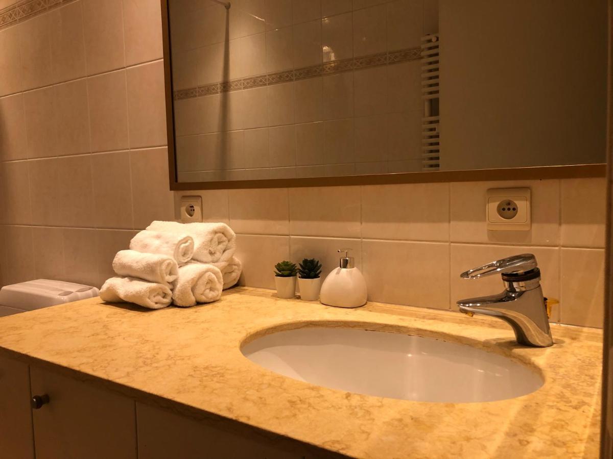 Lovely Two Bedroom Apartment With Free Parking Amberes Exterior foto